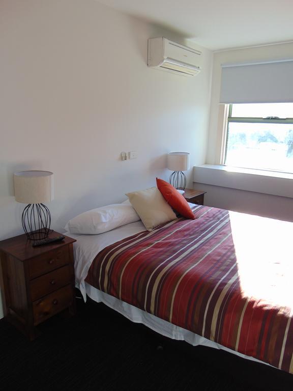 Walshs Hotel Queanbeyan Chambre photo